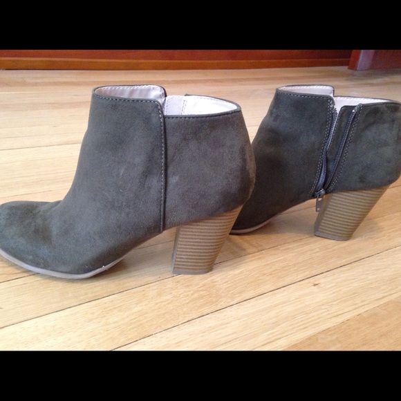 Old Navy Sueded Block Heel Olive Booties - Picture 4 of 6